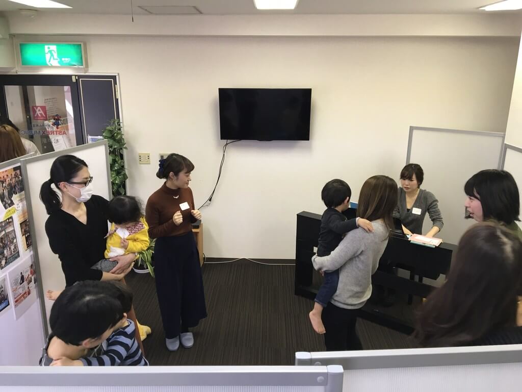 ピアノに合わせたリトミックレッスン